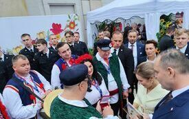 Wieniec z powiatu włoszczowskiego na dożynkach prezydenckich w Warszawie  6