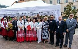 Wieniec z powiatu włoszczowskiego na dożynkach prezydenckich w Warszawie  19