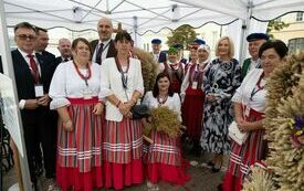 Wieniec z powiatu włoszczowskiego na dożynkach prezydenckich w Warszawie  26
