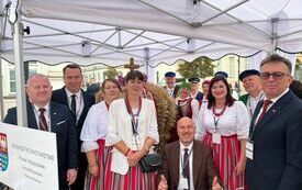 Wieniec z powiatu włoszczowskiego na dożynkach prezydenckich w Warszawie  27