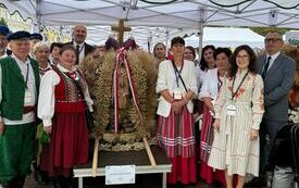 Wieniec z powiatu włoszczowskiego na dożynkach prezydenckich w Warszawie  31