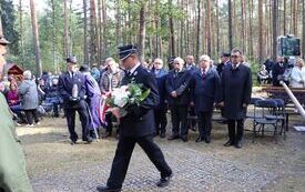 Pękowiec &ndash; pamięć, historia, wsp&oacute;lnota 25