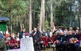 Pękowiec &ndash; pamięć, historia, wsp&oacute;lnota 33