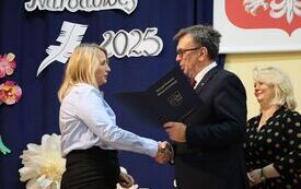 Uroczyste wręczenie nagr&oacute;d Starosty dla nauczycieli  5