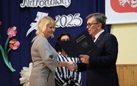 Uroczyste wręczenie nagr&oacute;d Starosty dla nauczycieli  6