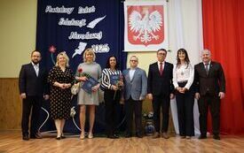 Uroczyste wręczenie nagr&oacute;d Starosty dla nauczycieli  8