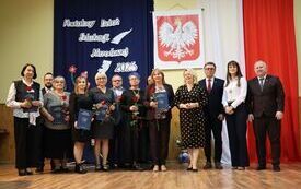 Uroczyste wręczenie nagr&oacute;d Starosty dla nauczycieli  11