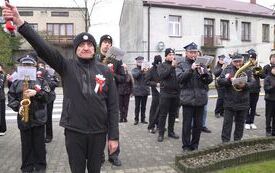 Orkiestra Dęta gra Hymn Polski