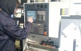 Uczniowie ZS nr 3 we Włoszczowie rozpoczęli zajęcia praktyczne  w firmie produkcyjnej DACHPOLL 2
