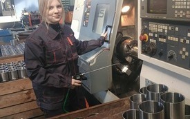 Uczniowie ZS nr 3 we Włoszczowie rozpoczęli zajęcia praktyczne  w firmie produkcyjnej DACHPOLL 8