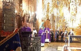 Delegacja z powiatu włoszczowskiego wzięła udział w poruszającej  uroczystości religijno-patriotycznej w Gdańsku 9