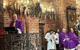 Delegacja z powiatu włoszczowskiego wzięła udział w poruszającej  uroczystości religijno-patriotycznej w Gdańsku 13