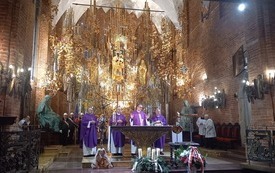 Delegacja z powiatu włoszczowskiego wzięła udział w poruszającej  uroczystości religijno-patriotycznej w Gdańsku 15