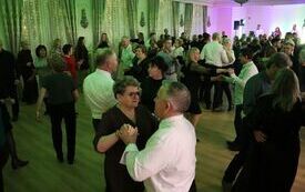 Koła Gospodyń Wiejskich, Stowarzyszenia i Kluby Seniora z terenu powiatu włoszczowskiego wspaniale bawiły się podczas Zabawy Karnawałowej 6