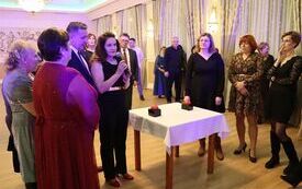 Koła Gospodyń Wiejskich, Stowarzyszenia i Kluby Seniora z terenu powiatu włoszczowskiego wspaniale bawiły się podczas Zabawy Karnawałowej 30