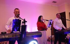 Koła Gospodyń Wiejskich, Stowarzyszenia i Kluby Seniora z terenu powiatu włoszczowskiego wspaniale bawiły się podczas Zabawy Karnawałowej 50