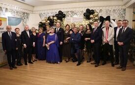 Koła Gospodyń Wiejskich, Stowarzyszenia i Kluby Seniora z terenu powiatu włoszczowskiego wspaniale bawiły się podczas Zabawy Karnawałowej 70