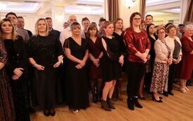 Koła Gospodyń Wiejskich, Stowarzyszenia i Kluby Seniora z terenu powiatu włoszczowskiego wspaniale bawiły się podczas Zabawy Karnawałowej 83