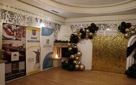 Koła Gospodyń Wiejskich, Stowarzyszenia i Kluby Seniora z terenu powiatu włoszczowskiego wspaniale bawiły się podczas Zabawy Karnawałowej 90