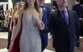 Cztery polonezy i walc. Ponad 180 maturzyst&oacute;w &bdquo;Sikorskiego&rdquo; z Włoszczowy miało sw&oacute;j wielki bal studni&oacute;wkowy w Camelii 19