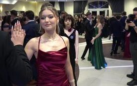 Cztery polonezy i walc. Ponad 180 maturzyst&oacute;w &bdquo;Sikorskiego&rdquo; z Włoszczowy miało sw&oacute;j wielki bal studni&oacute;wkowy w Camelii 30