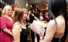 Cztery polonezy i walc. Ponad 180 maturzyst&oacute;w &bdquo;Sikorskiego&rdquo; z Włoszczowy miało sw&oacute;j wielki bal studni&oacute;wkowy w Camelii 63