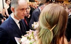 Cztery polonezy i walc. Ponad 180 maturzyst&oacute;w &bdquo;Sikorskiego&rdquo; z Włoszczowy miało sw&oacute;j wielki bal studni&oacute;wkowy w Camelii 68