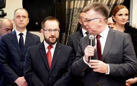 Cztery polonezy i walc. Ponad 180 maturzyst&oacute;w &bdquo;Sikorskiego&rdquo; z Włoszczowy miało sw&oacute;j wielki bal studni&oacute;wkowy w Camelii 72