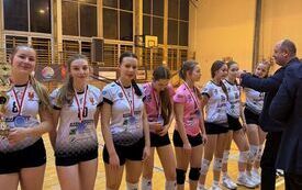 UKS Victoria Włoszczowa Wicemistrzem Wojew&oacute;dztwa Świętokrzyskiego w Piłce Siatkowej Juniorek Młodszych w sezonie 2025/2026 4