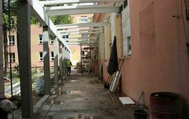 Trwa montaż konstrukcji dachu na wielofunkcyjnej hali sportowej  przy I LO we Włoszczowie 1