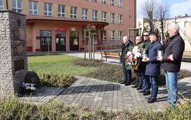 Oddali hołd ofiarom Katynia i Smoleńska 17