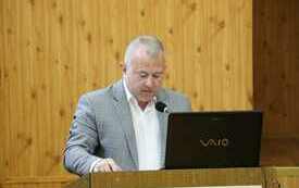 Wicestarosta Łukasz Karpiński przy m&oacute;wnicy