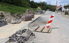 Trwa przebudowa 2 051 mb drogi powiatowej w Cieślach 2