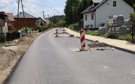 Trwa przebudowa 2 051 mb drogi powiatowej w Cieślach 14