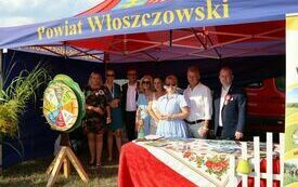 Delegacja Powiatu Włoszczowskiego na stoisku Powiatu