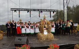 Delegacja z Powiatu Włoszczowskiego na XXVI Świętokrzyskich Dożynkach Wojew&oacute;dzkich w Tokarni 12