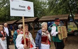 Delegacja z Powiatu Włoszczowskiego na XXVI Świętokrzyskich Dożynkach Wojew&oacute;dzkich w Tokarni 15