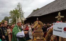 Delegacja z Powiatu Włoszczowskiego na XXVI Świętokrzyskich Dożynkach Wojew&oacute;dzkich w Tokarni 24