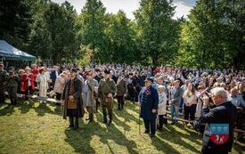 &bdquo;Pielgrzymka Bohater&oacute;w&rdquo; na Święty Krzyż 20
