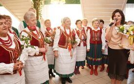 50 lat śpiewają Panu Bogu na chwałę i ku radości ludzi. Złoty jubileusz najstarszego zespołu ludowego w powiecie włoszczowskim &ndash; &bdquo;Złotego Kłosa&rdquo; z Secemina 16