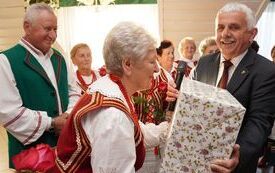 50 lat śpiewają Panu Bogu na chwałę i ku radości ludzi. Złoty jubileusz najstarszego zespołu ludowego w powiecie włoszczowskim &ndash; &bdquo;Złotego Kłosa&rdquo; z Secemina 17