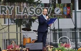 Piękne stoiska i pyszne potrawy na II Darach Las&oacute;w Powiatu Włoszczowskiego  57