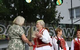 Piękne stoiska i pyszne potrawy na II Darach Las&oacute;w Powiatu Włoszczowskiego  68