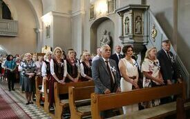 Uczestnicy mszy świętej