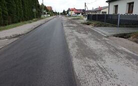 Wizytacja postępu prac na przebudowywanej drodze Występy - Skork&oacute;w 3