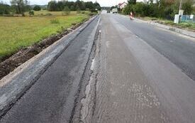 Wizytacja postępu prac na przebudowywanej drodze Występy - Skork&oacute;w 5