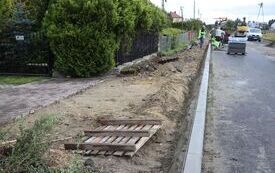 Wizytacja postępu prac na przebudowywanej drodze Występy - Skork&oacute;w 6