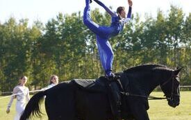 Drugi Gminny Hubertus u Jana Wolskiego w Sułkowie.  Udane święto myśliwych, jeźdźc&oacute;w, koni i tradycji. 52