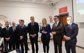 Beata Gosiewska otworzyła wystawę z okazji 20. rocznicy otwarcia peronu Włoszczowa P&oacute;lnoc 9