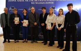Niezwykły sukces młodzieży z ZS nr 2 we Włoszczowie.  Szkołę odwiedził koordynator Świętokrzyskiego Maratonu Matematycznego 3